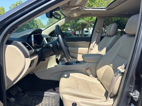 Used 2017 Jeep Grand Cherokee Limited AWD/4WD image 10