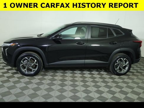 Used 2024 Chevrolet Trax LT w/ Driver Confidence Package image 2