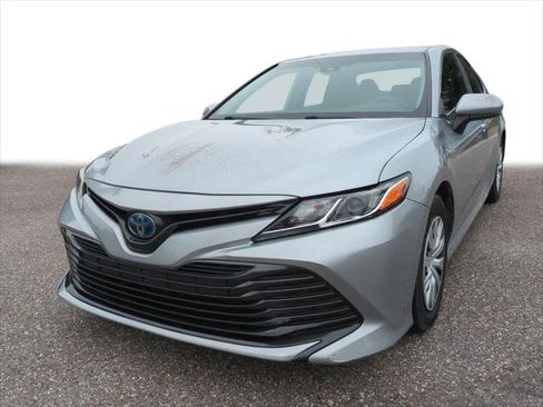 Certified 2019 Toyota Camry LE image 1