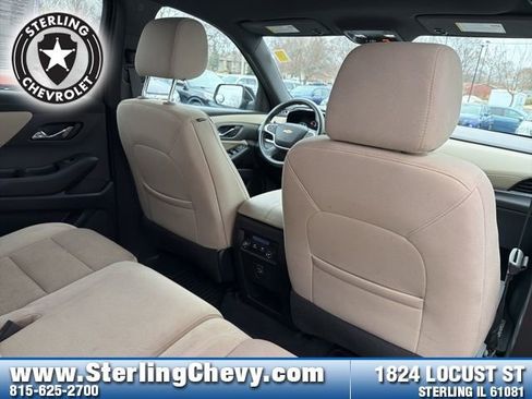 Used 2023 Chevrolet Traverse LS image 16