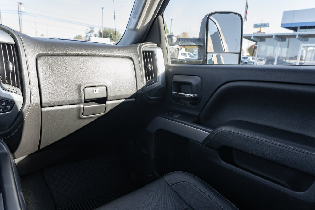 Used 2015 Chevrolet Silverado 2500 LTZ w/ LTZ Plus Package AWD/4WD image 10