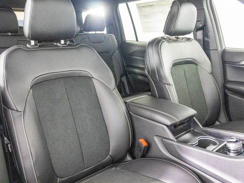 New 2025 Jeep Grand Cherokee L Altitude image 30