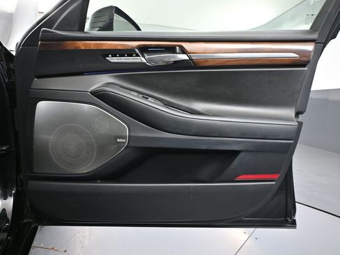 Used 2017 Genesis G90 3.3T Premium image 45