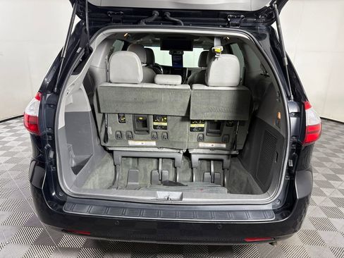 Used 2017 Toyota Sienna AWD image 32