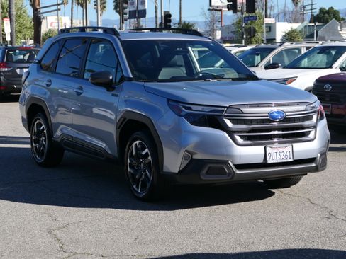 Certified 2025 Subaru Forester Limited w/ Popular Package image 7