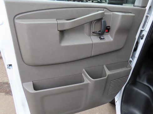 Used 2016 Chevrolet Express 2500 image 8