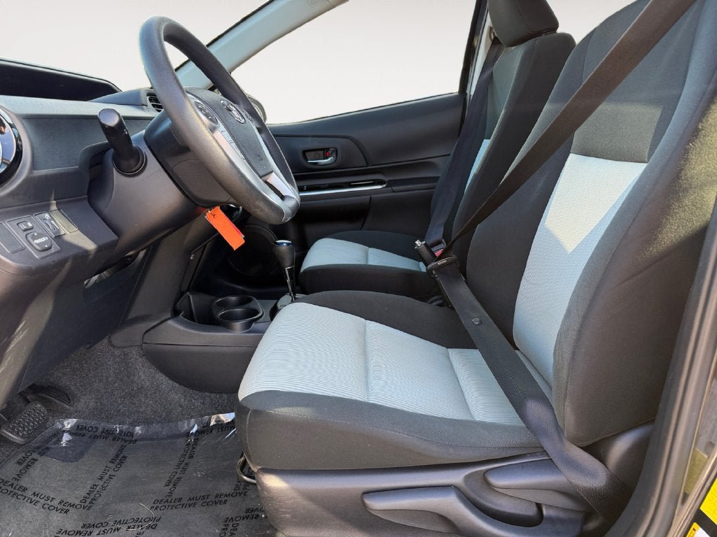 Used 2016 Toyota Prius C Persona Series FWD image 6
