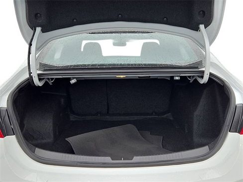 Used 2025 Chevrolet Malibu LT image 28
