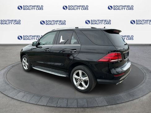 Used 2019 Mercedes-Benz GLE 400 4MATIC w/ Premium 2 Package image 4