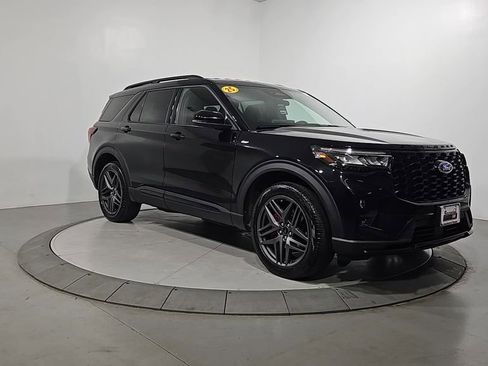 Used 2025 Ford Explorer ST-Line w/ ST-Line Street Pack AWD/4WD image 8