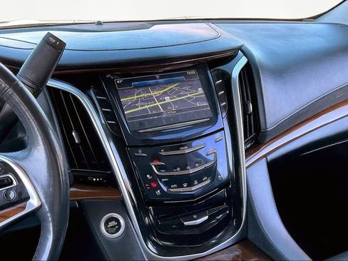 Used 2020 Cadillac Escalade Luxury image 9