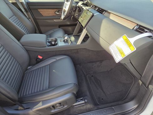 New 2025 Land Rover Discovery Sport S image 3