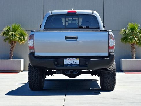 Used 2014 Toyota Tacoma PreRunner w/ TRD Off-Road Package image 8