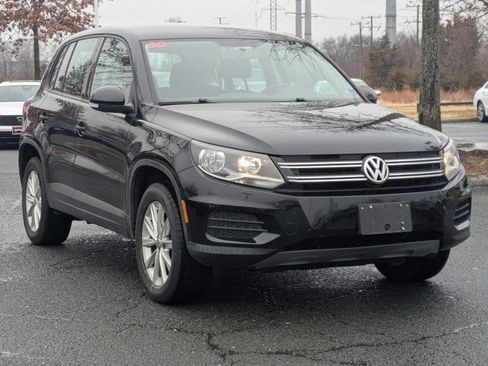 Used 2017 Volkswagen Tiguan Limited w/ Alloy Wheels Package image 3