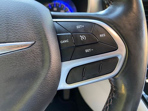 Used 2020 Chrysler Pacifica Touring-L FWD image 62