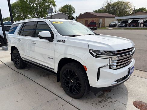 Used 2024 Chevrolet Tahoe High Country AWD/4WD image 6