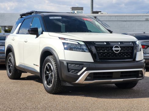 Used 2024 Nissan Pathfinder Rock Creek AWD/4WD image 3