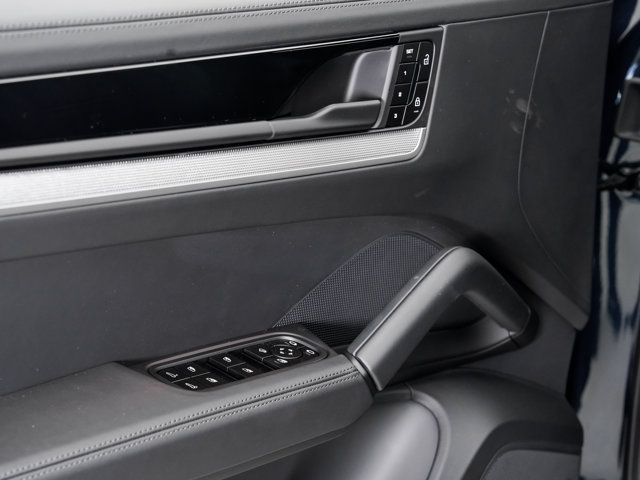 Certified 2026 Porsche Cayenne Coupe AWD/4WD image 7