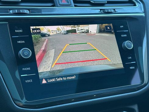 Used 2024 Volkswagen Tiguan SE R-Line image 20