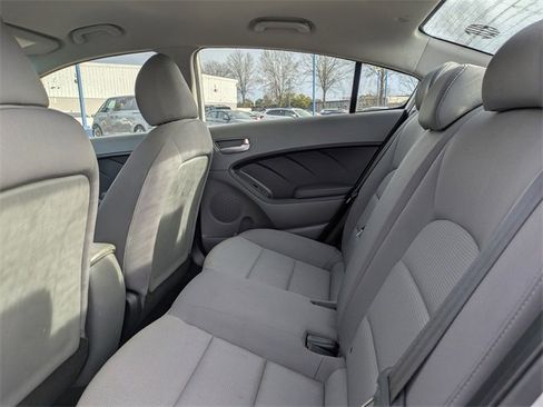Used 2017 Kia Forte LX image 13