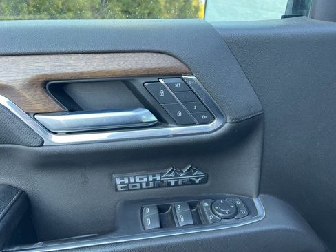Used 2022 Chevrolet Silverado 1500 High Country image 10