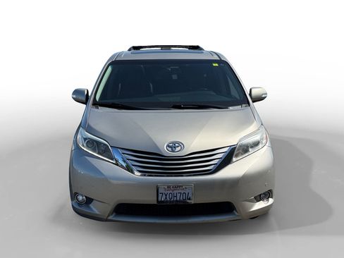 Used 2017 Toyota Sienna Limited Premium AWD/4WD image 8