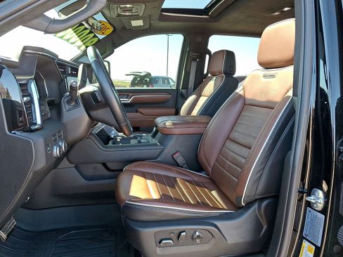 Used 2025 GMC Sierra 3500 Denali Ultimate AWD/4WD image 11
