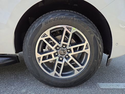 New 2025 Ford Expedition Active image 7