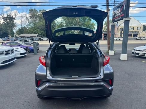 Used 2018 Toyota C-HR XLE image 11