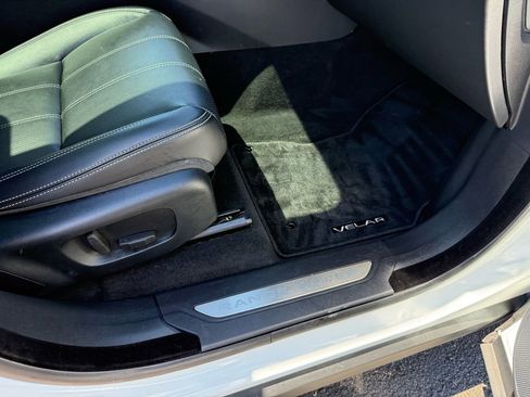 Used 2019 Land Rover Range Rover Velar S image 30