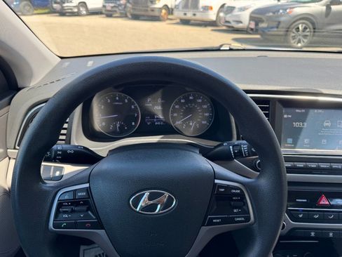 Used 2017 Hyundai Elantra SE FWD image 12