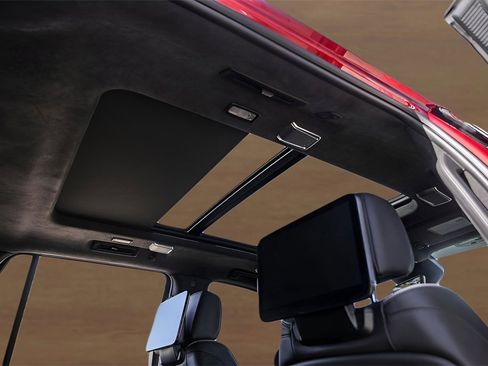 Used 2024 Cadillac Escalade Sport Platinum w/ Heavy-Duty Trailer Package image 34