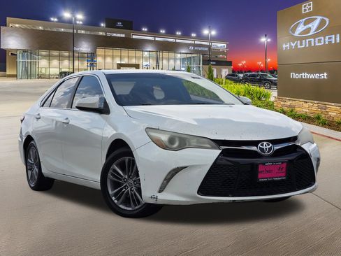 Used 2017 Toyota Camry SE FWD image 3