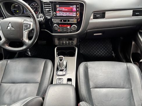Used 2019 Mitsubishi Outlander 4WD Plug-In Hybrid image 14