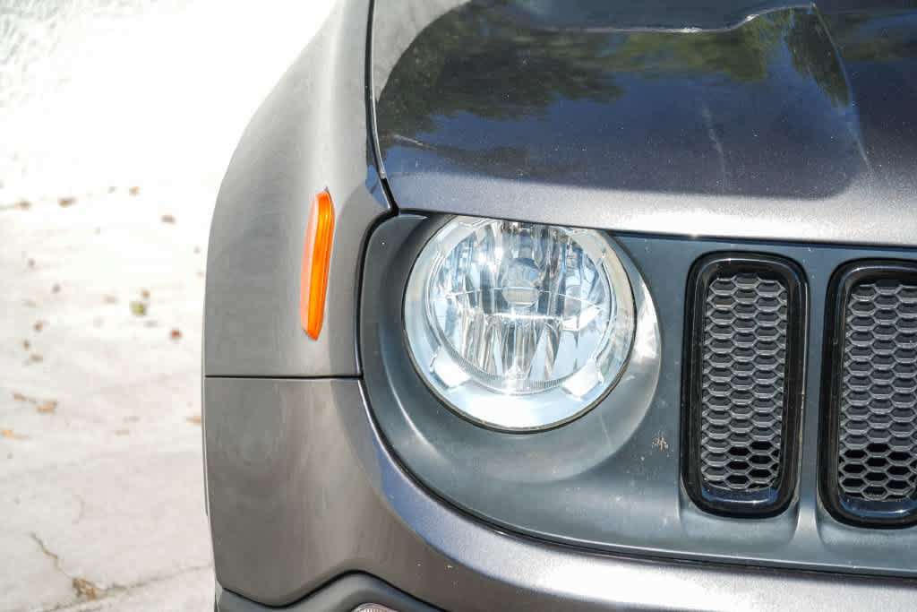 Used 2016 Jeep Renegade Latitude AWD/4WD image 4