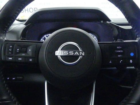 Used 2025 Nissan Pathfinder SL AWD/4WD image 17