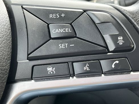 Used 2025 Nissan Sentra SV FWD image 23