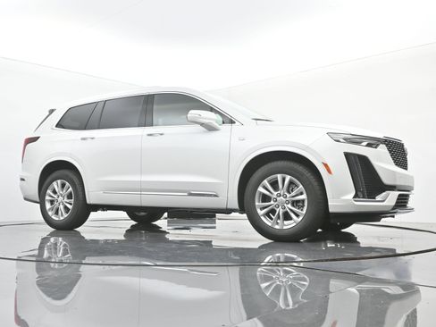 New 2025 Cadillac XT6 Luxury image 21