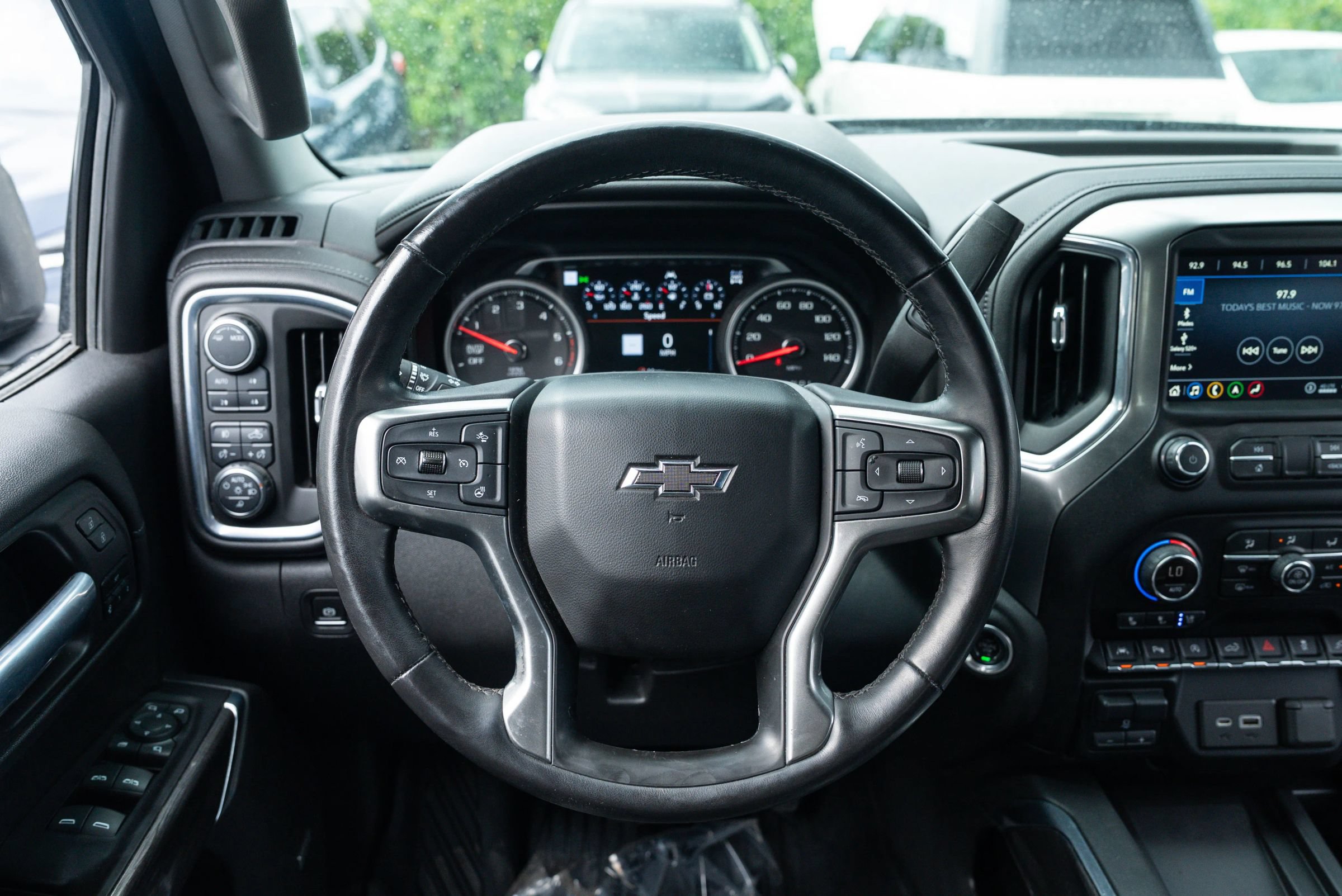 Used 2020 Chevrolet Silverado 1500 LTZ AWD/4WD image 11