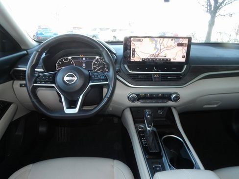 Certified 2023 Nissan Altima 2.5 SV w/ SV Premium Package image 18