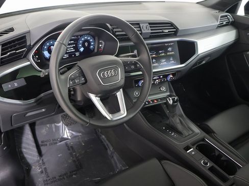 Used 2025 Audi Q3 2.0T Premium w/ Convenience Package image 2