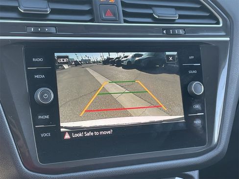 Used 2024 Volkswagen Tiguan SE image 28