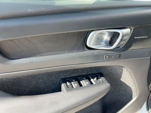 Certified 2023 Volvo XC40 Recharge Ultimate image 12
