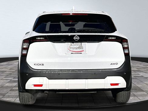 Used 2025 Nissan Kicks SV image 5