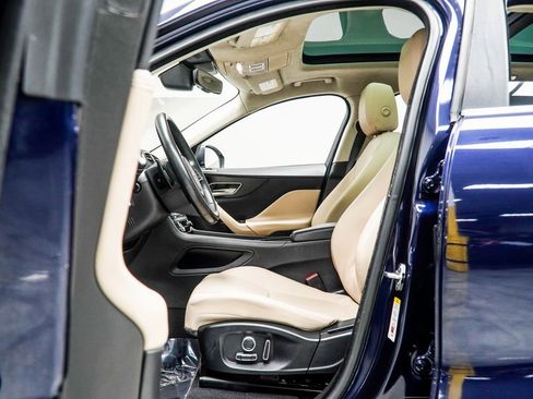 Used 2020 Jaguar F-PACE Premium image 40