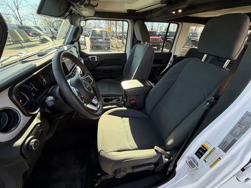 Certified 2024 Jeep Wrangler Sahara image 21