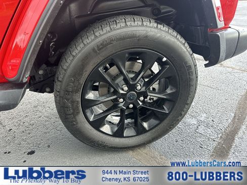 Used 2025 Jeep Wrangler Unlimited Sahara AWD/4WD image 10