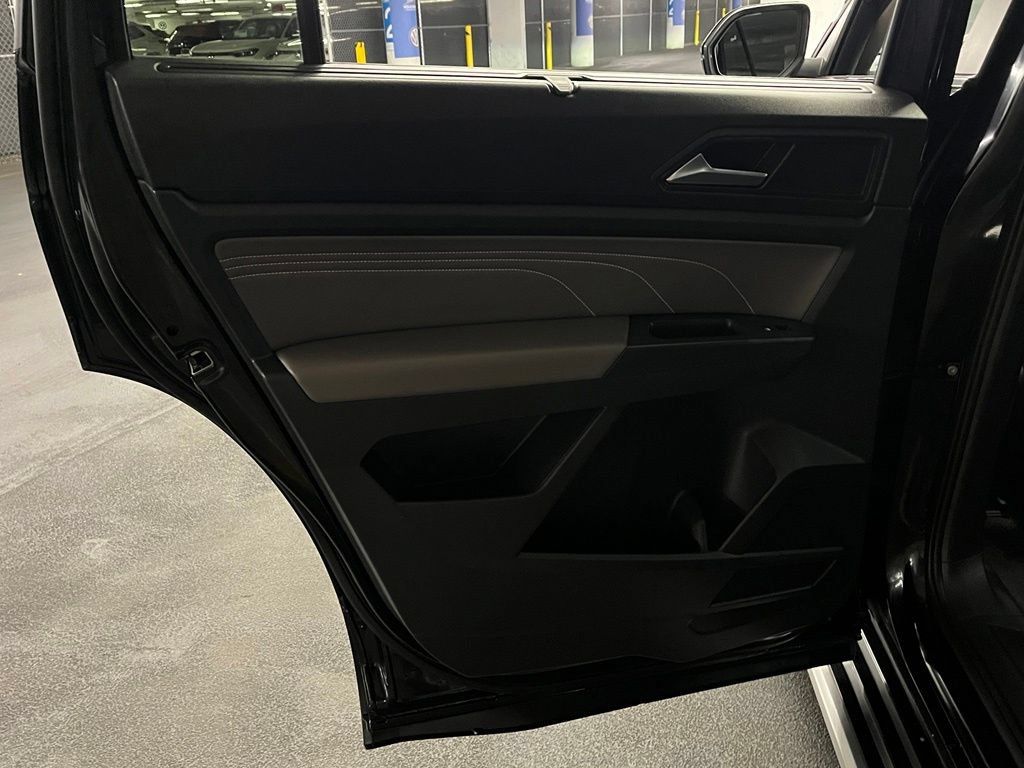 Used 2023 Volkswagen Atlas SE w/ Panoramic Sunroof Package FWD image 22
