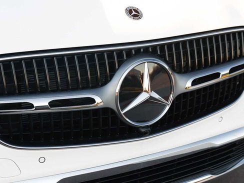 Used 2026 Mercedes-Benz GLC 300 4MATIC image 24