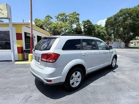 Used 2012 Dodge Journey SXT w/ Flexible Seating Group FWD image 4